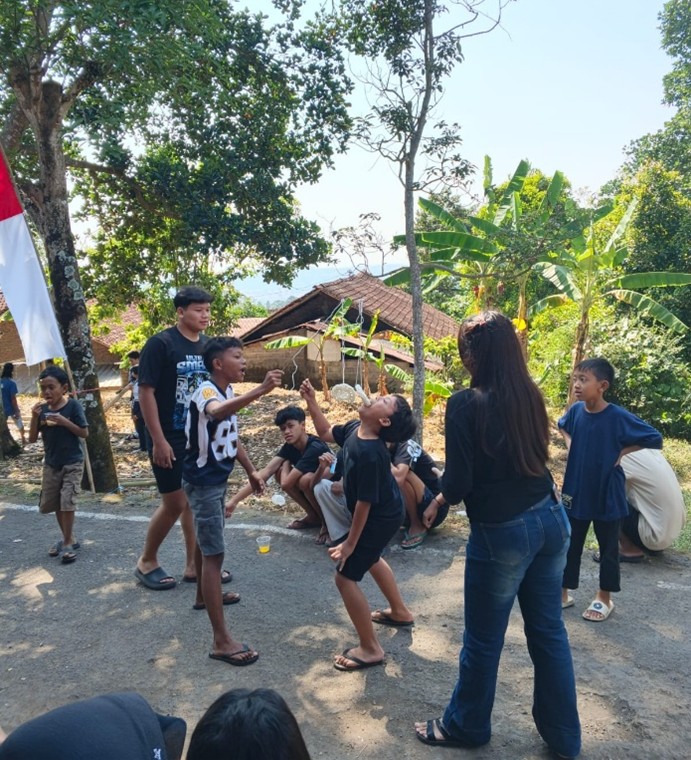 Foto Semarak HUT Ke-81 RI, Warga RT 01 Desa Gogik Antusias Ikuti Lomba Agustusan
