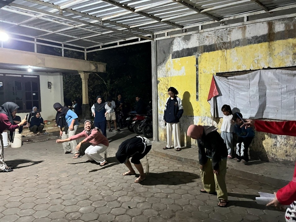 Foto Warga RT 04 Desa Gogik Gelar Lomba Kebersamaan dalam Menyambut HUT Ke-81 RI