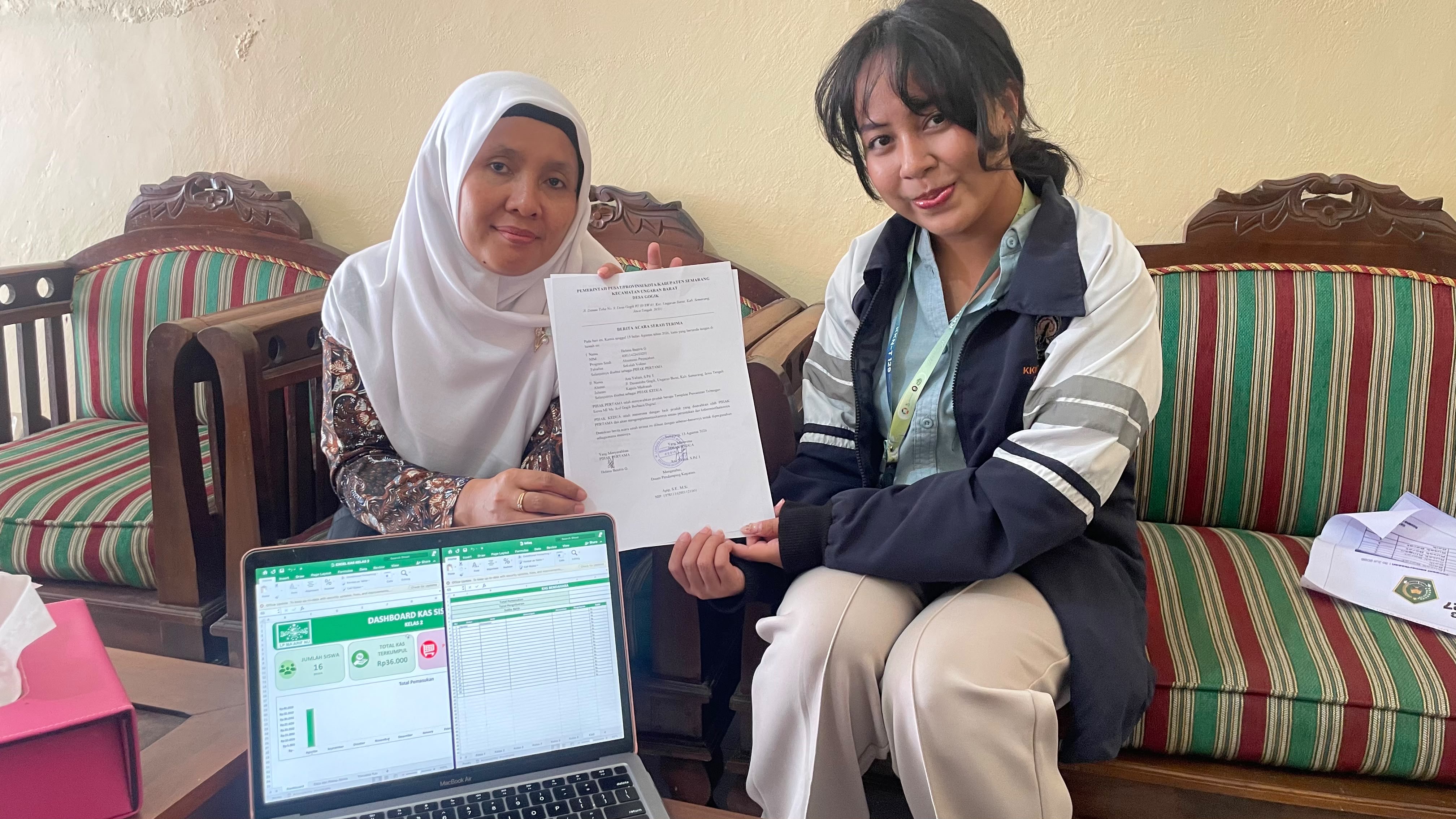 Foto Mahasiswa KKN Bantu MI Gogik Tingkatkan Kerapian Pencatatan Kas dan Infaq melalui Microsoft Excel