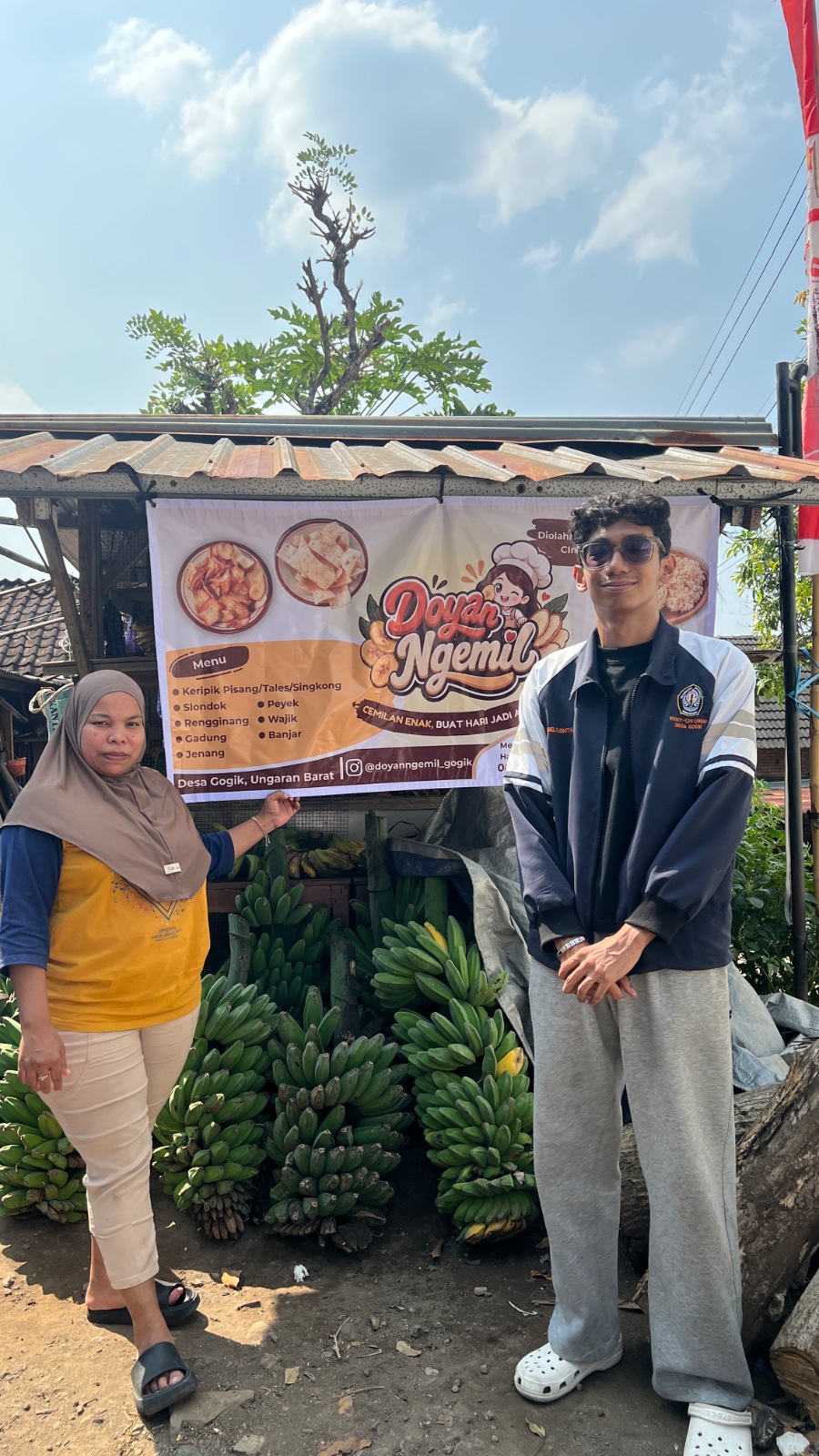 Foto Pembuatan Logo dan Banner sebagai Identitas Visual UMKM Doyan Ngemil