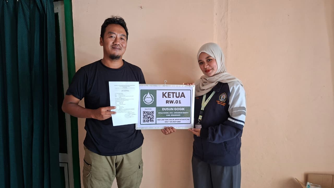 Foto Tingkatkan Transparansi dan Akses Pelayanan Publik, Mahasiswa KKN-T Undip Hadirkan Papan Identitas Geospasial Berbasis QR Code di Desa Gogik