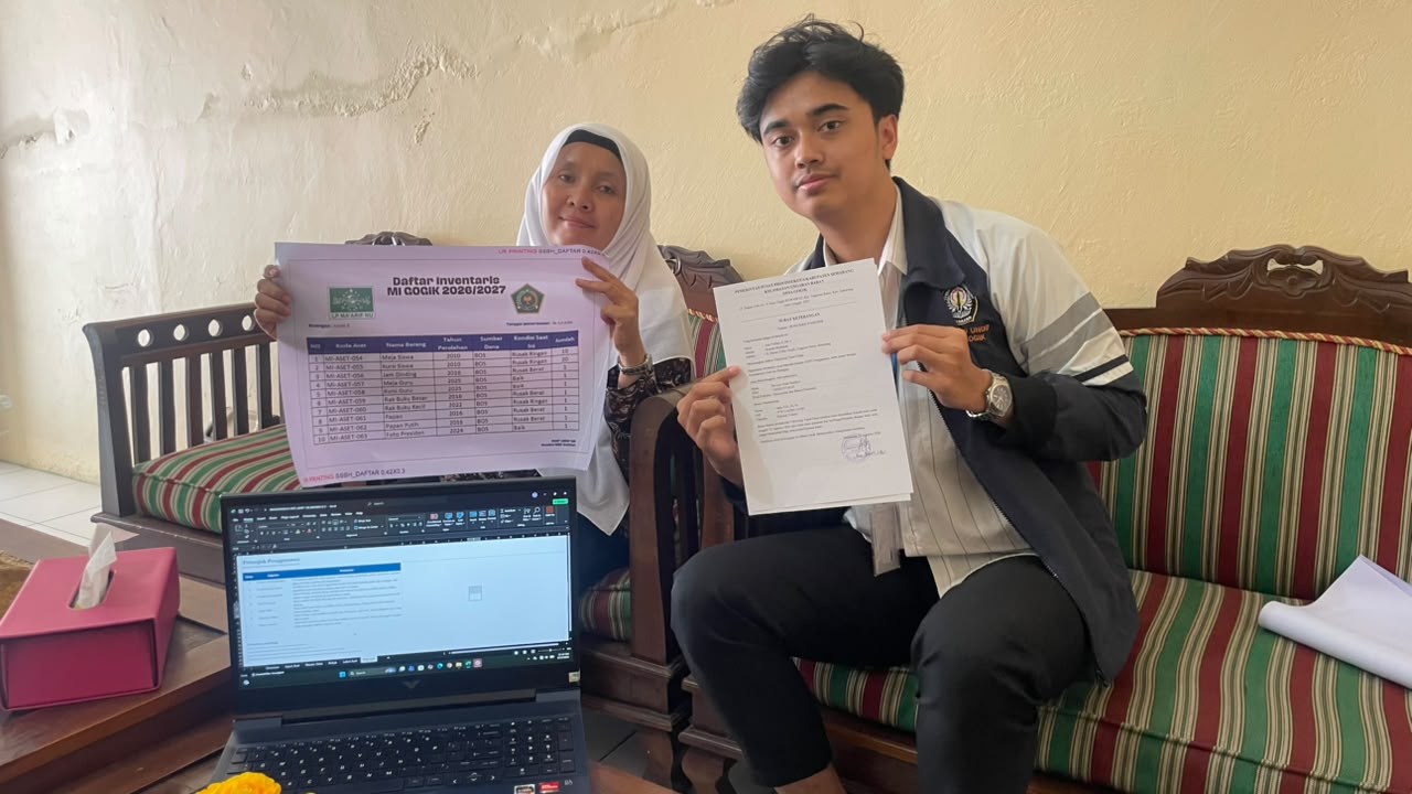 Foto Inovasi Administrasi: Mahasiswa KKN Digitalisasi Aset Madrasah Ibtidaiyah Melalui Database Excel dan Poster Inventaris Ruang