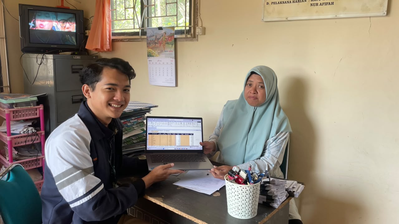 Foto Langkah Kecil Menuju Digitalisasi, Tim Mahasiswa KKN-T 129 Undip Bantu LKD Gogik Kelola Data Keuangan