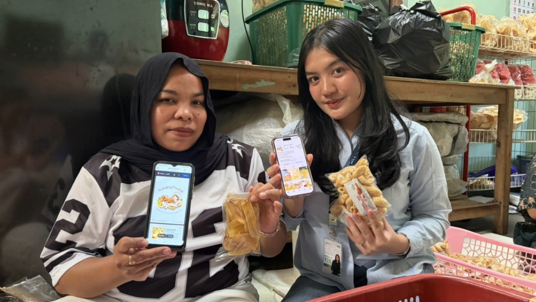 Foto Perluas Jangkauan Promosi, Mahasiswa KKN-T 129 TIM II UNDIP Bantu UMKM “Doyan Ngemil” Bangun Jejak Digital